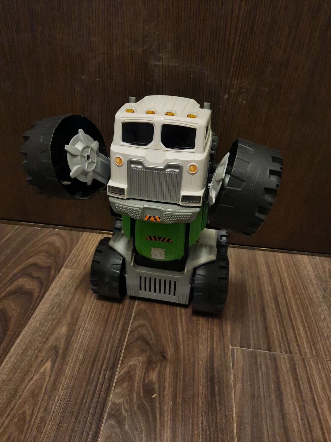 $25 Machabox Garbage Truck Robot - photo 2