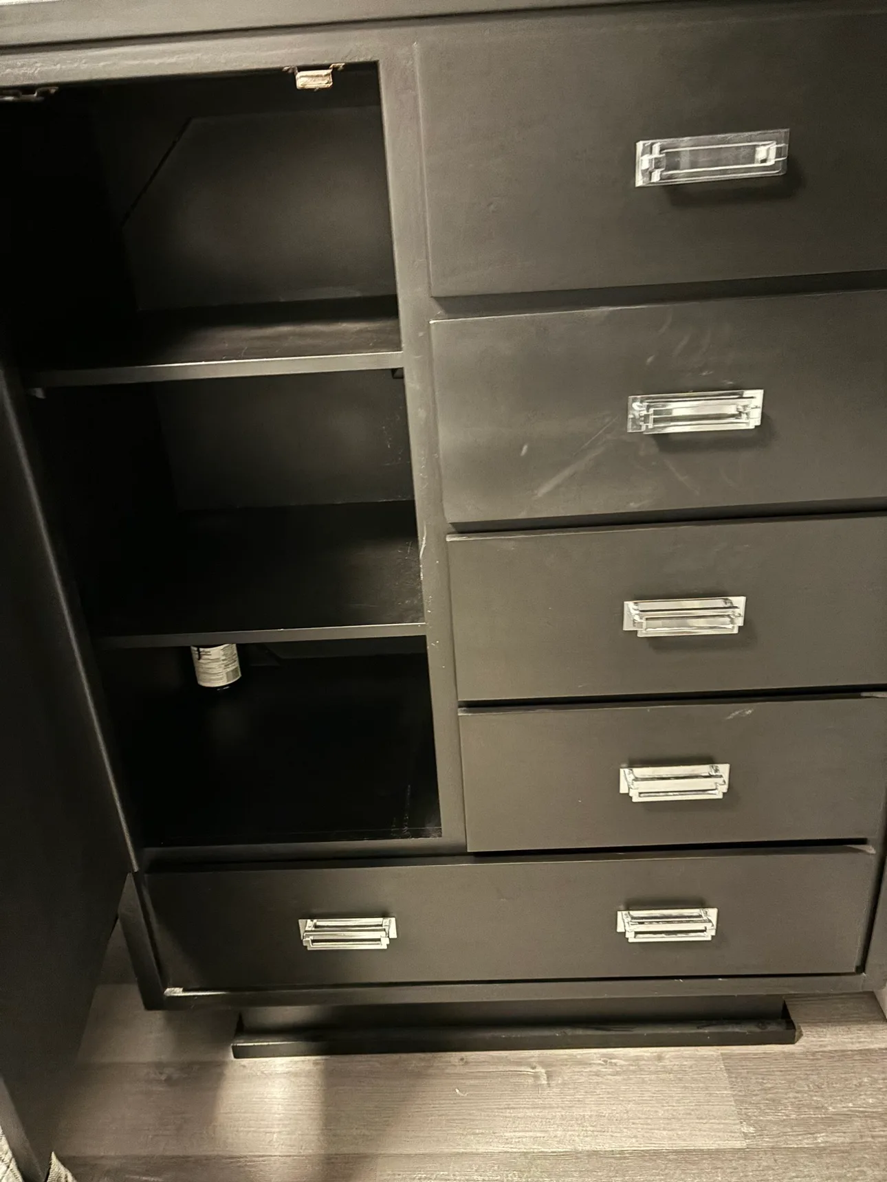 Large Armoire image indicator(2)