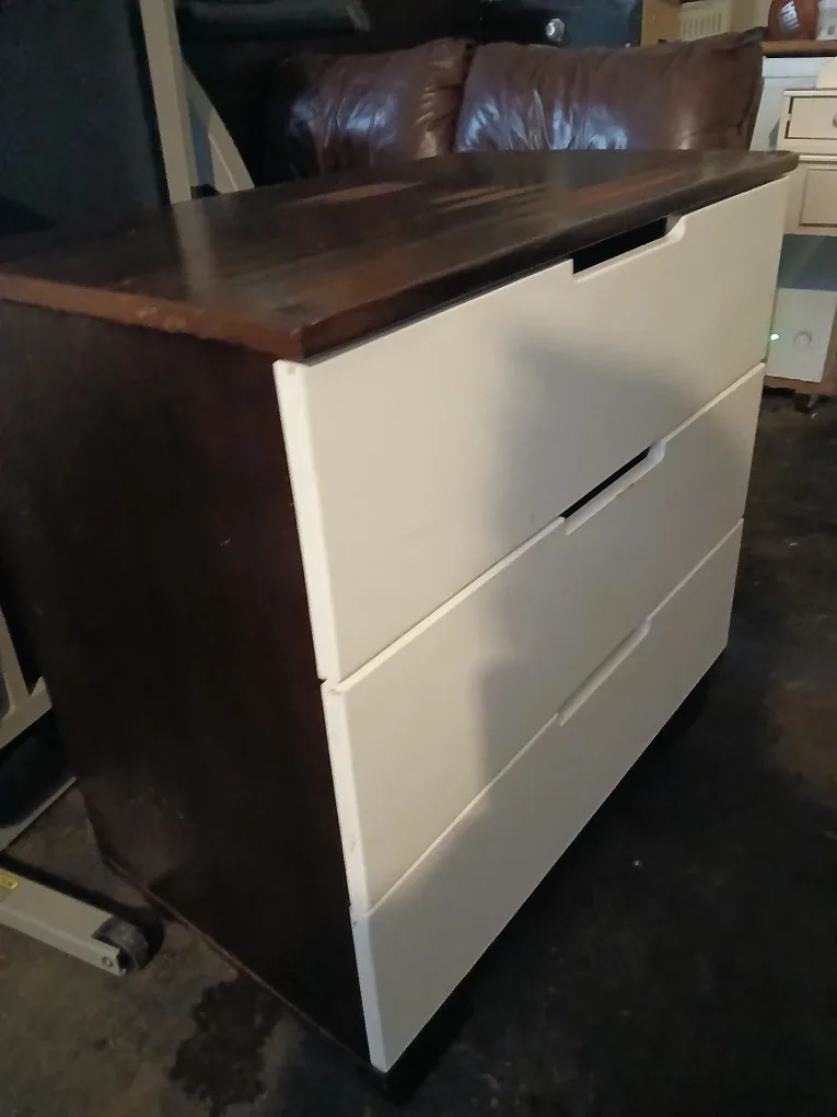Dresser 3 drower