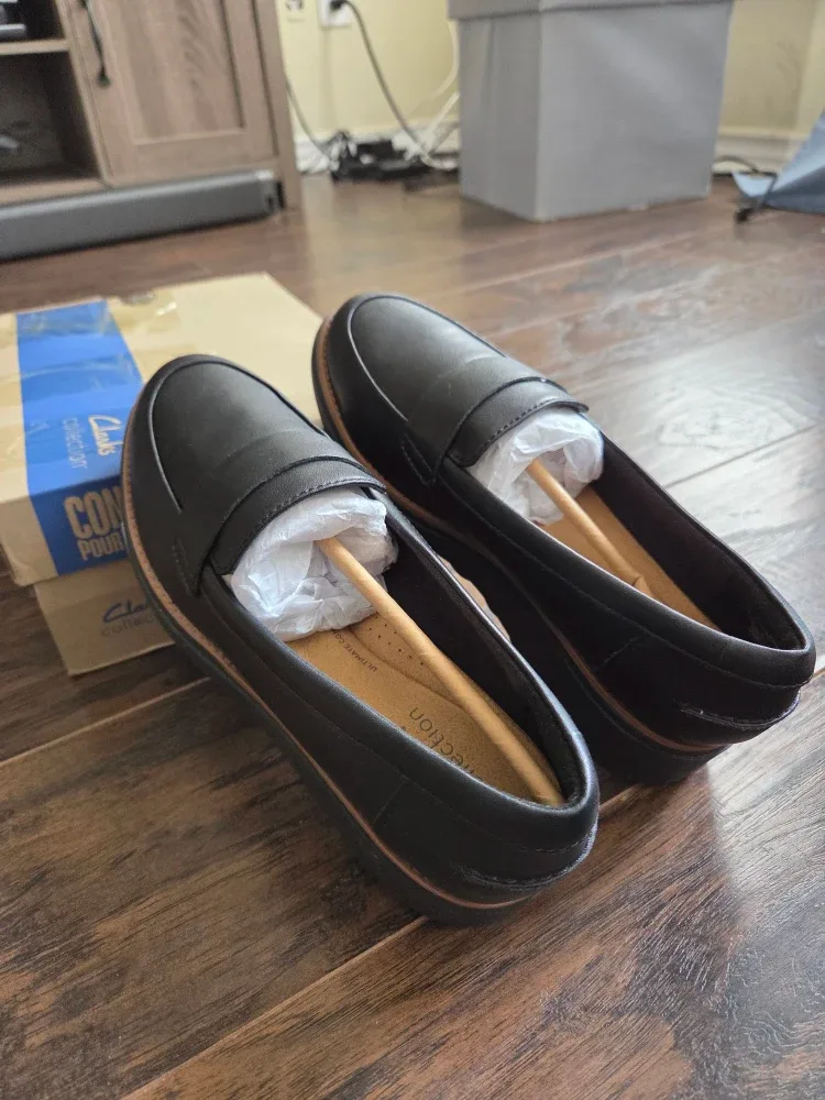 Clarks Collection Black Leather Loafers - Size 7.5 wide