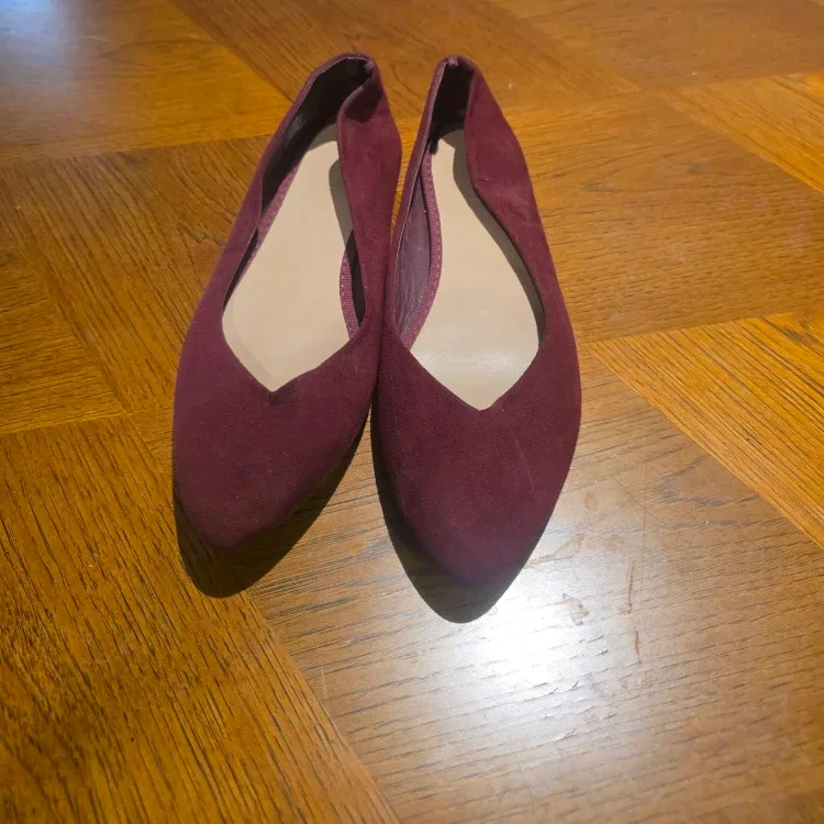 Old navy Burgundy Suede Ballet Flats image indicator(2)