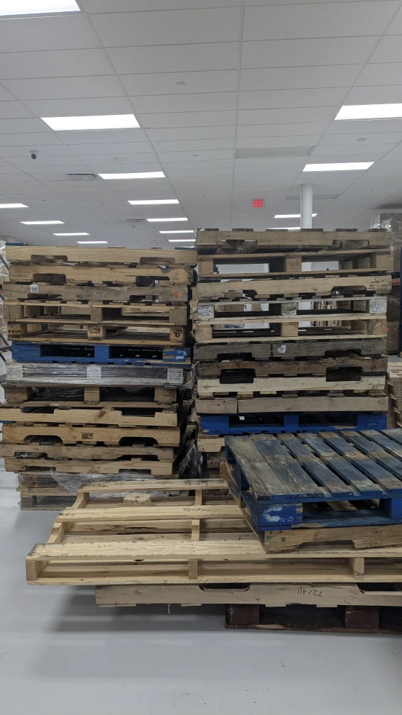 Free wooden pallets - photo 2
