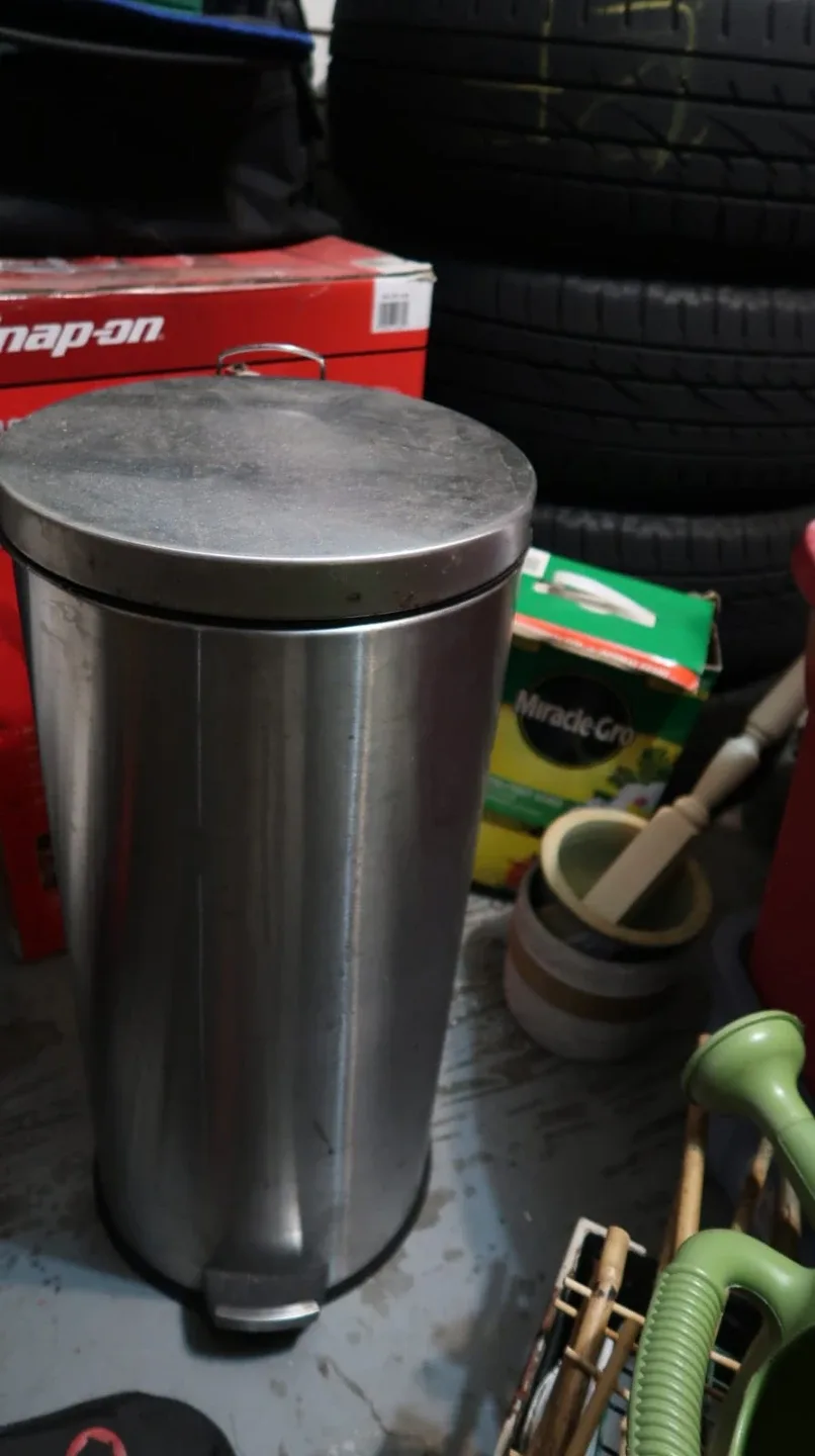 Stainless Steel step Trash Can image indicator(2)