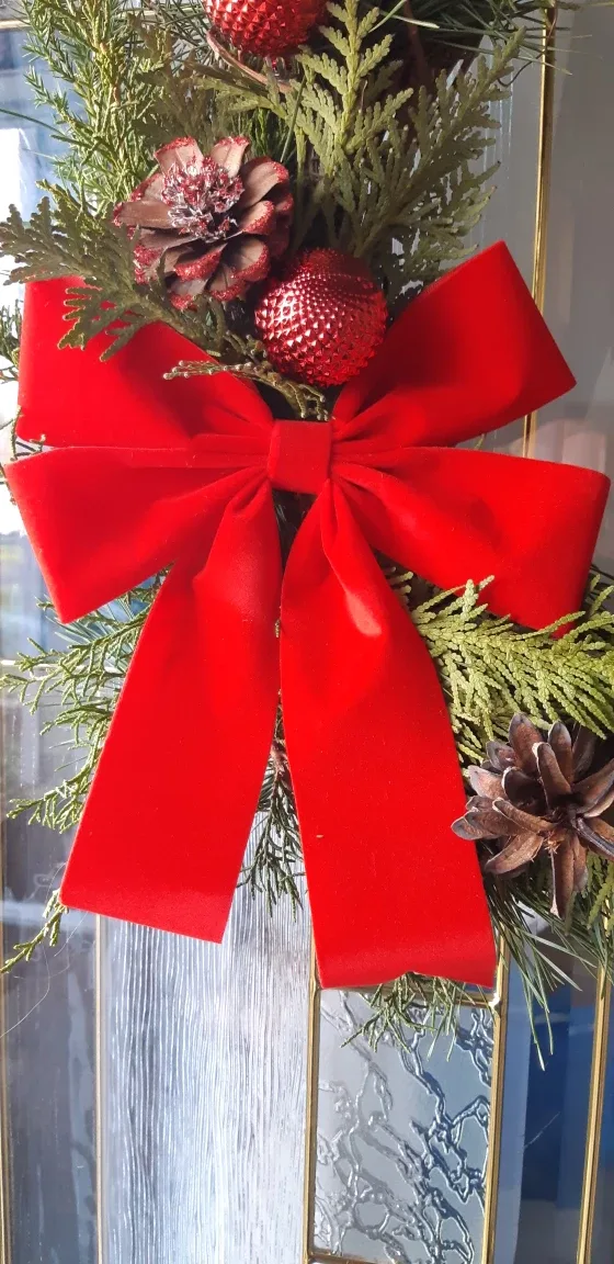 Fresh greenery Christmas Wreaths image indicator(8)