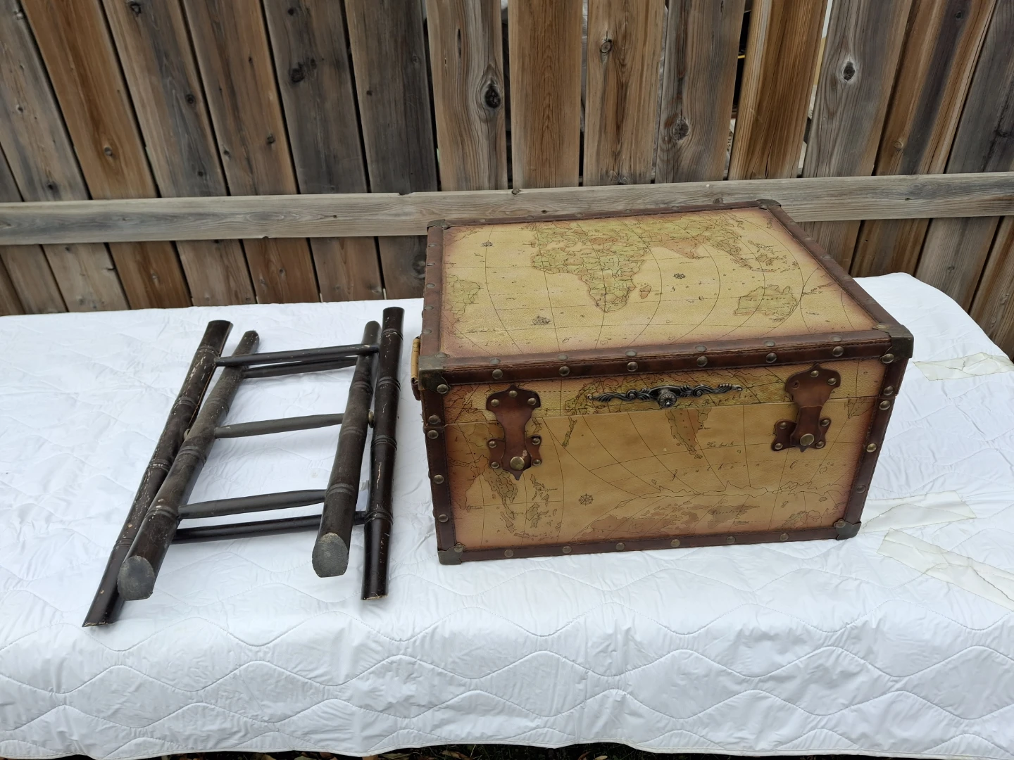 World Map Storage Trunk with Stand - photo 4
