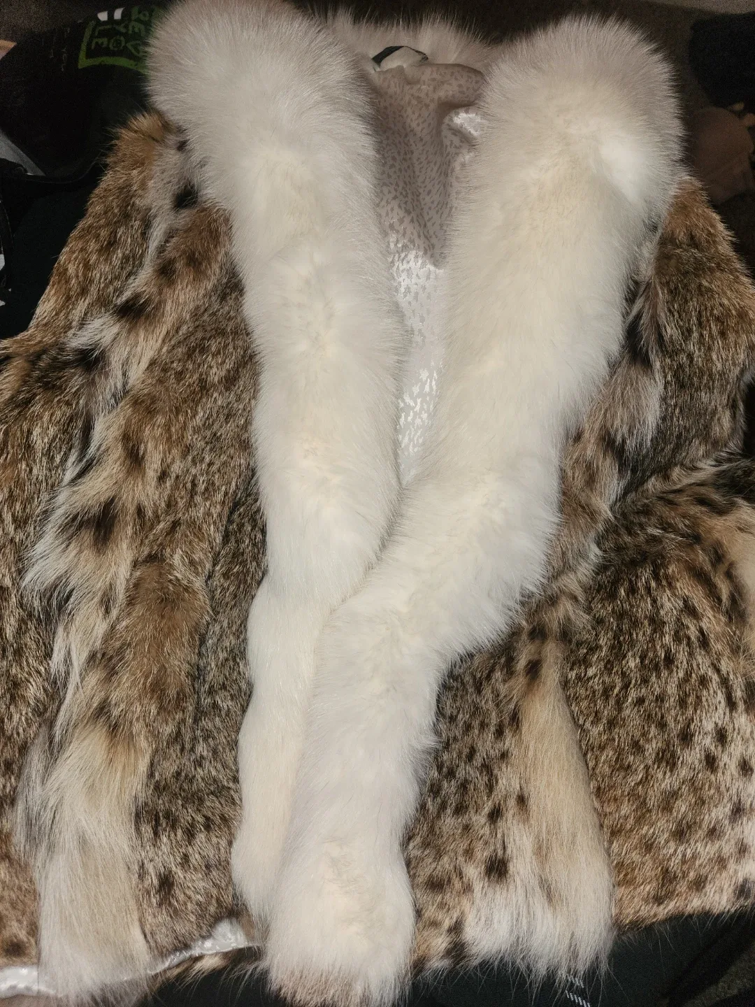 Elegant Fur Women's Coat - Size US 10 image indicator(2)