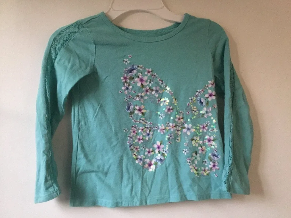 Girls sz 4 tshirts $3 each image indicator(4)