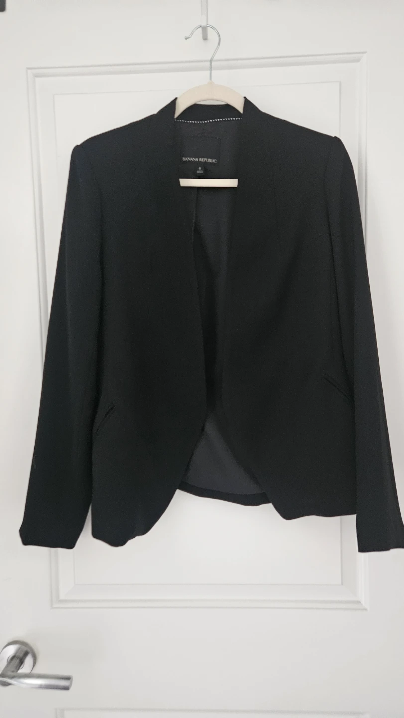 Banana Republic Black Blazer - Size 6 (Medium)