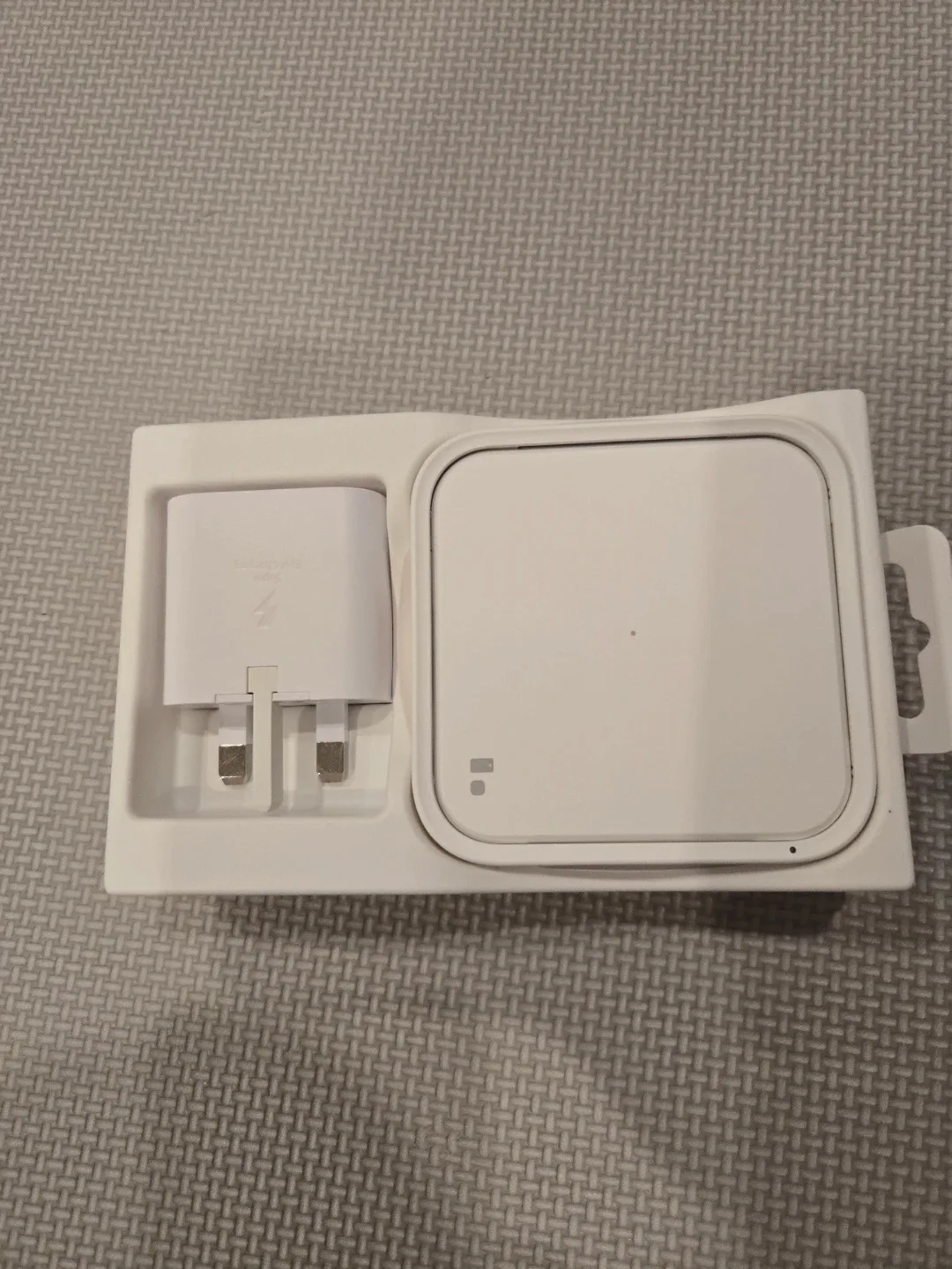 Samsung Wireless Charger Single (EP-P2400) image indicator(3)