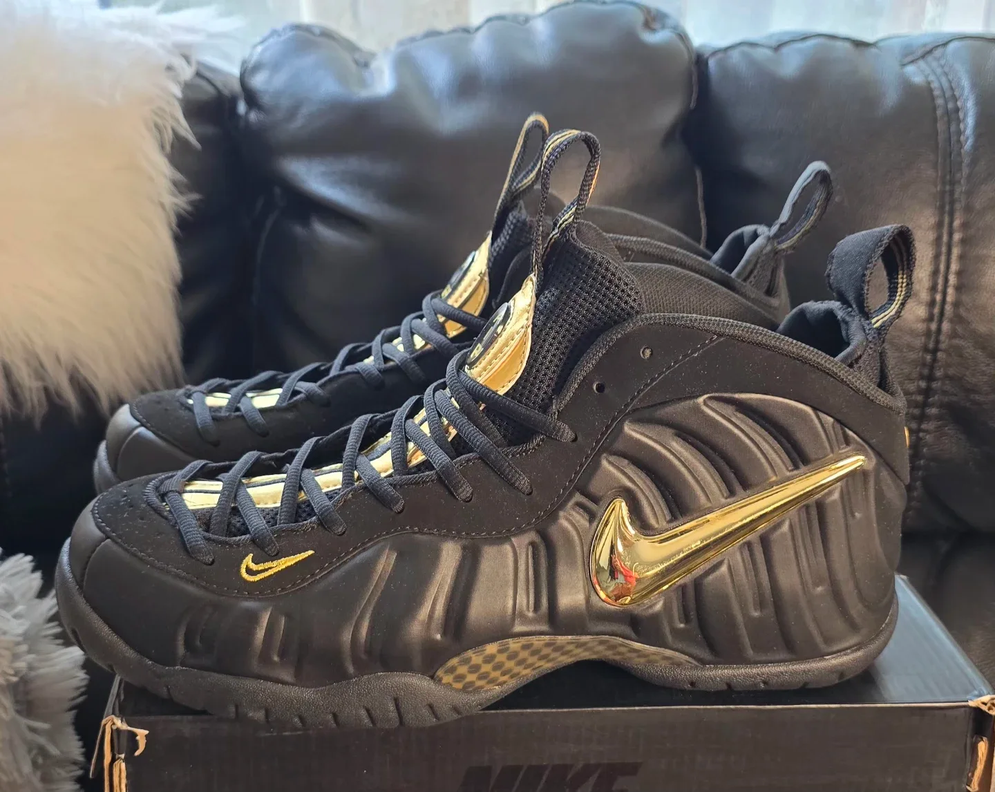 Brand new Foamposite Pro Black Gold for sale image indicator(3)