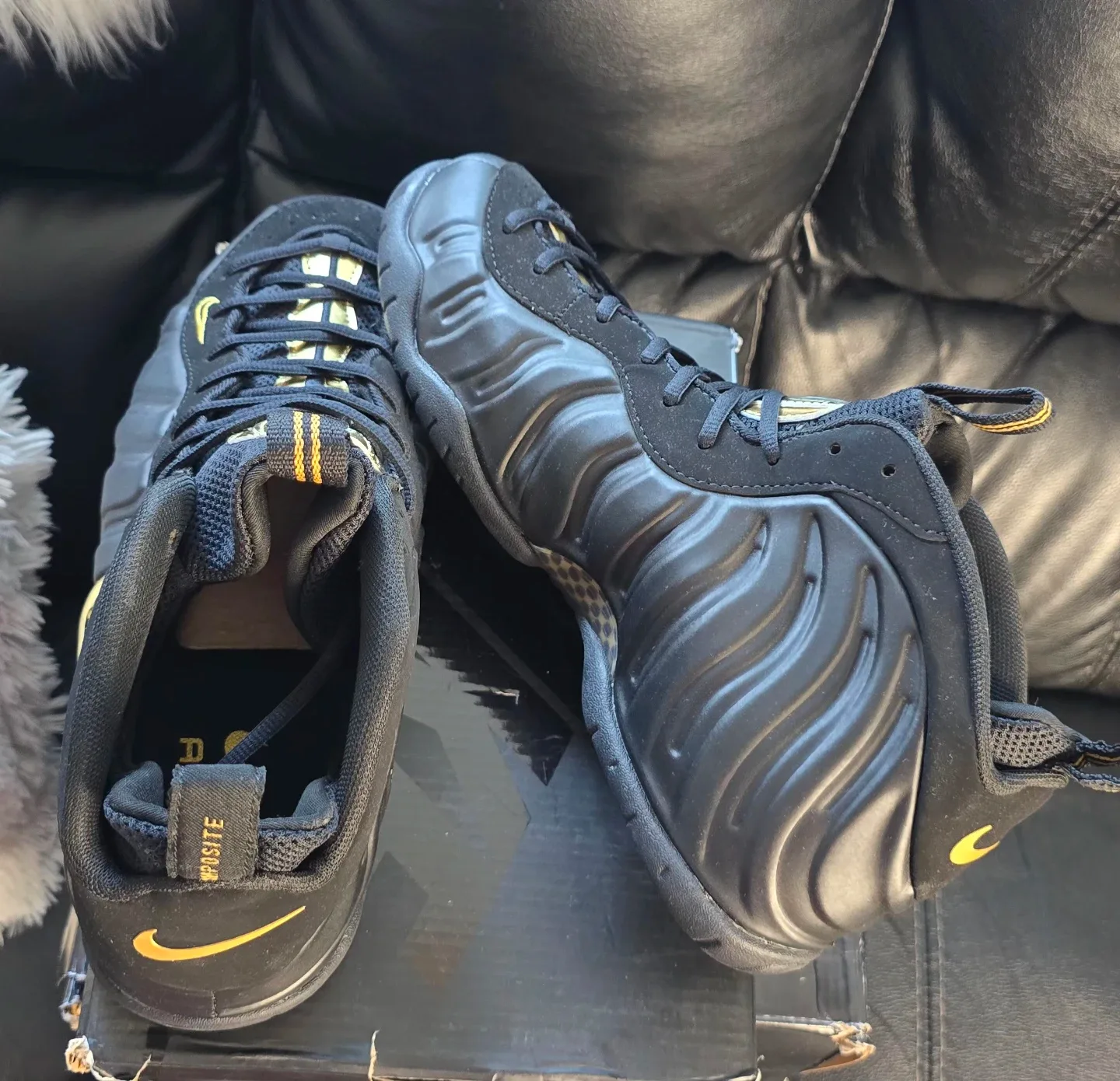 Brand new Foamposite Pro Black Gold for sale image indicator(9)