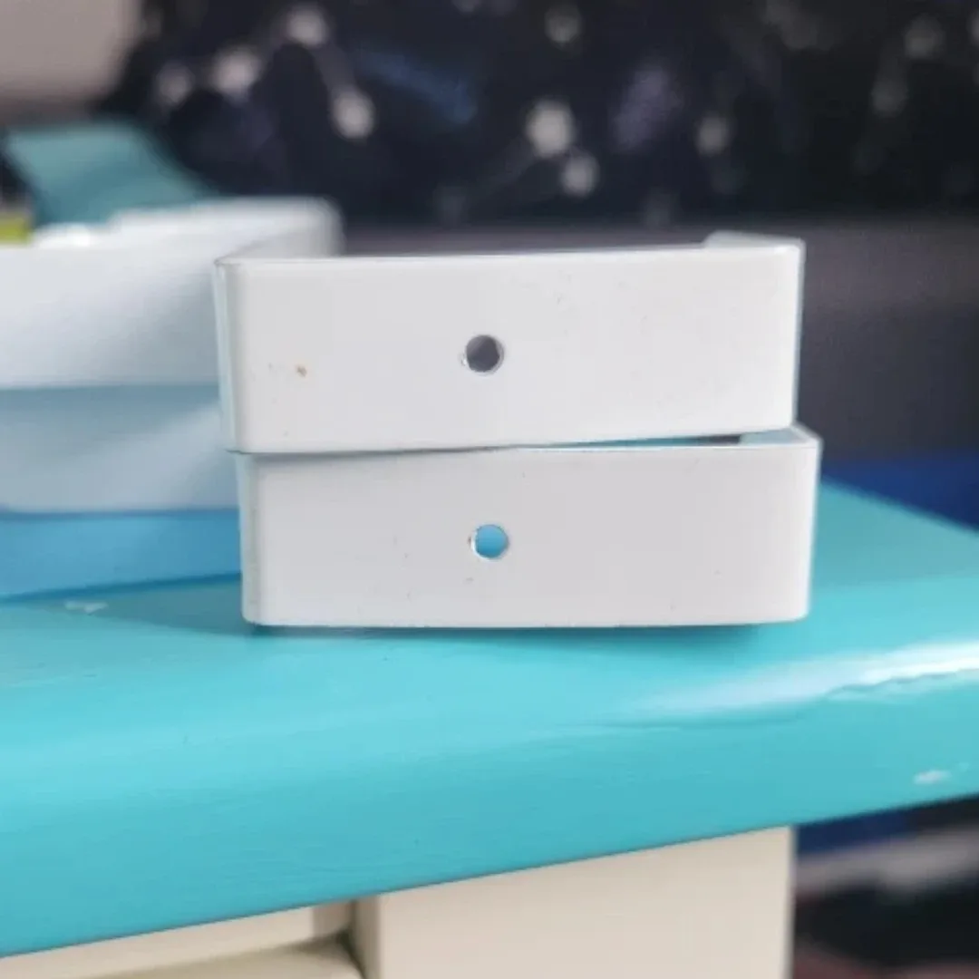 2x Vertical over the door hangers image indicator(3)