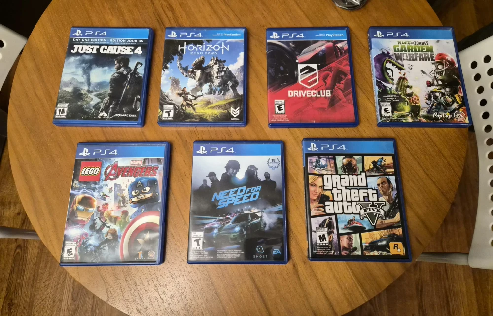 PlayStation 4 Pro 1TB Console + 8 Games - photo 2