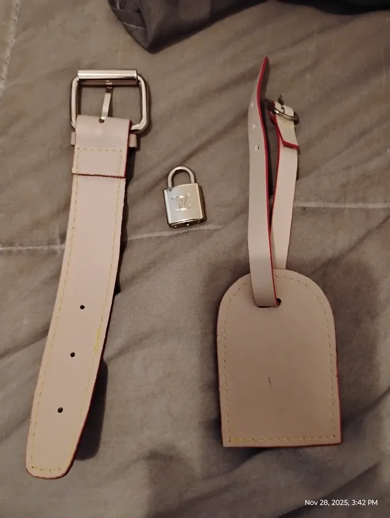 Louis Vuitton Luggage Strap, Lock & Key, Tag image indicator(2)