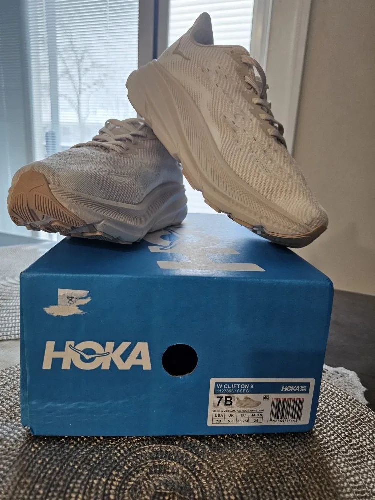 Hoka Clifton 9 Women's Running Shoes - Size 7B