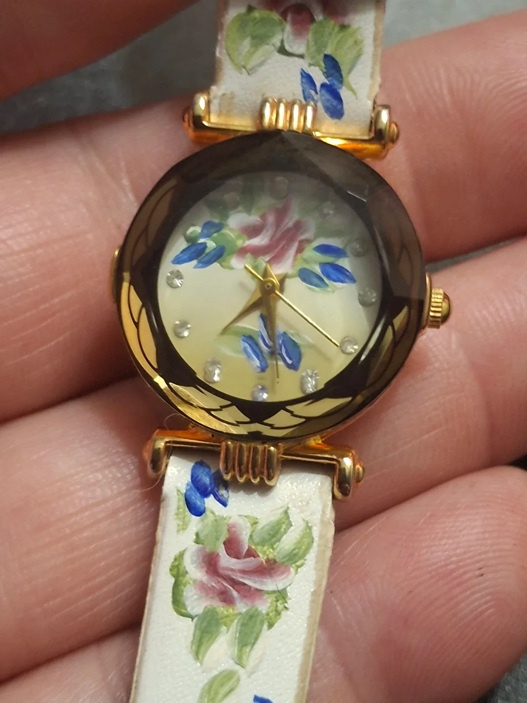 Quoemex Quartz Watch with Floral Band image indicator(5)