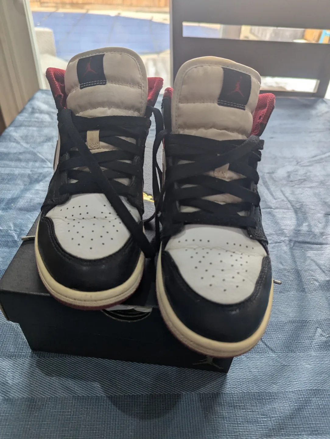 Air Jordan 1 Mid Black White Gym Red image indicator(3)