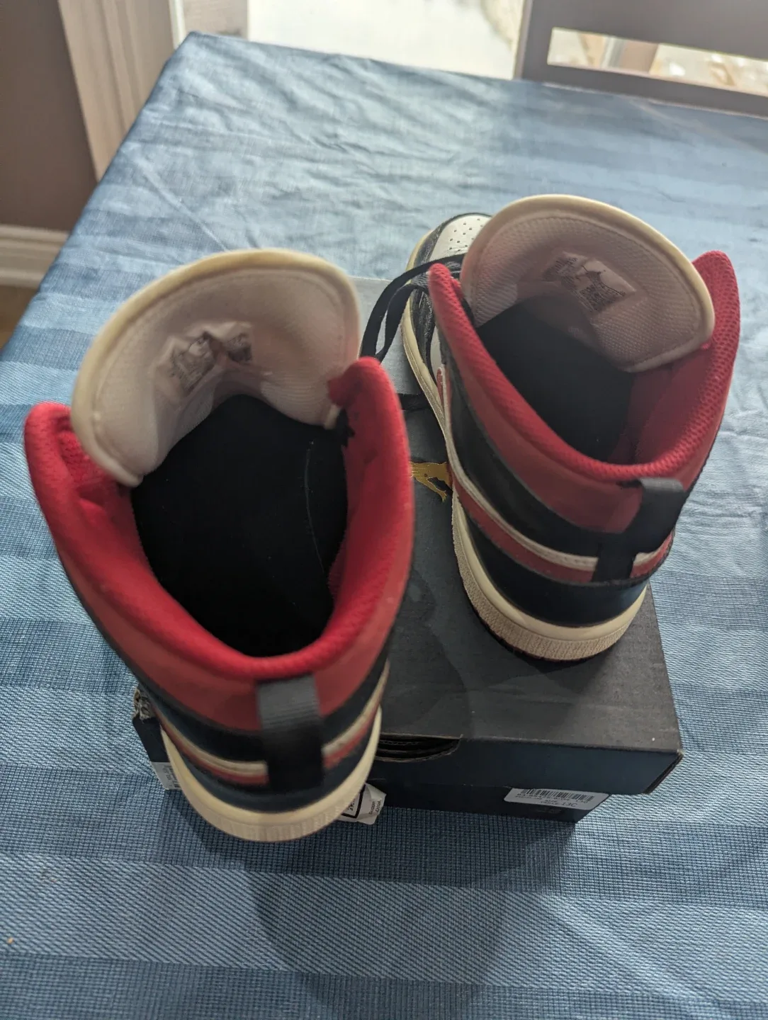 Air Jordan 1 Mid Black White Gym Red image indicator(4)