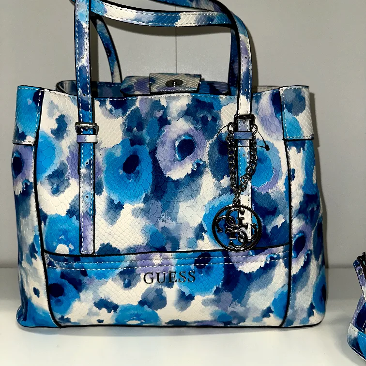 Guess Delaney Tote Bag & Wallet Set image indicator(2)