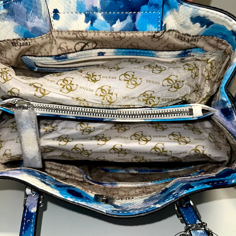 Guess Delaney Tote Bag & Wallet Set image indicator(3)