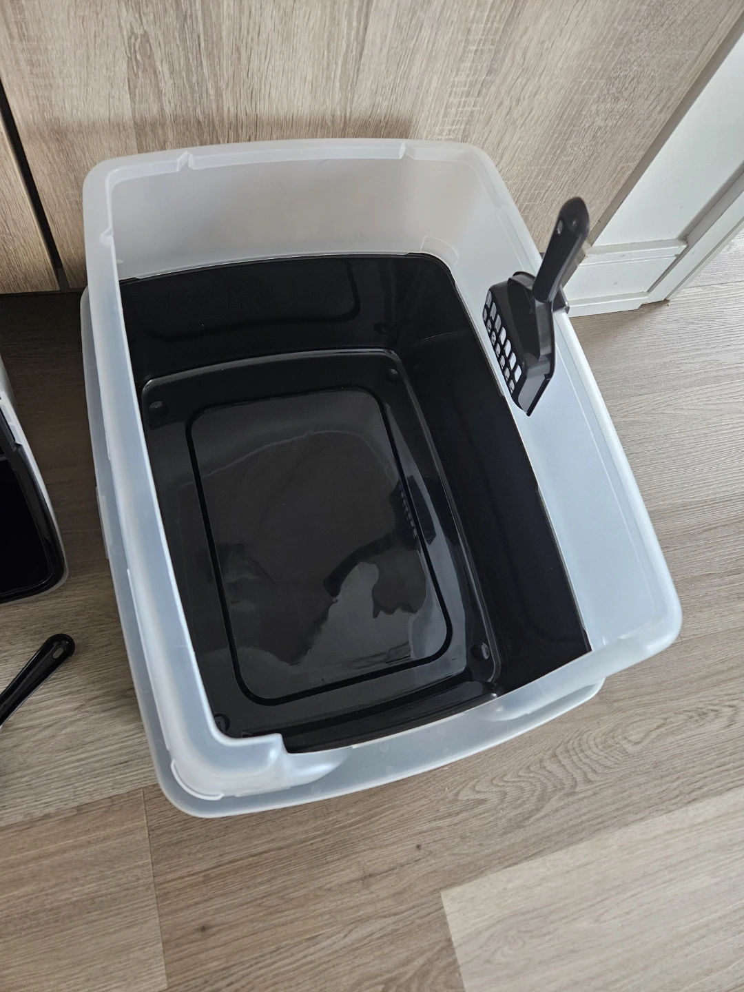 IRIS USA Large Cat Litter Box with Scoop - Black