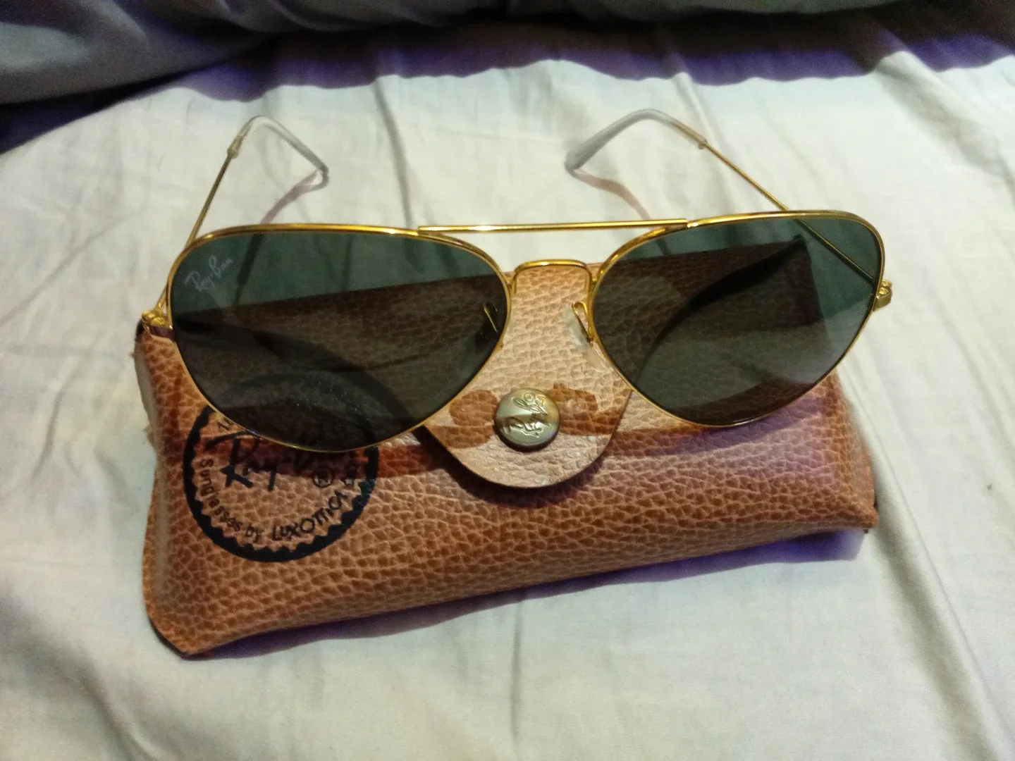 Ray-Ban  Gold Aviator Classic Sunglasses with Case