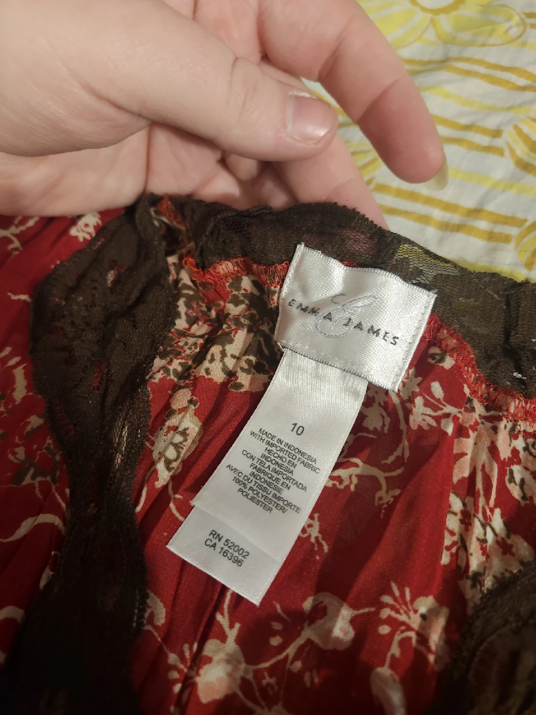 Red and brown paisley print blouse with lace trim and pleats - photo 5