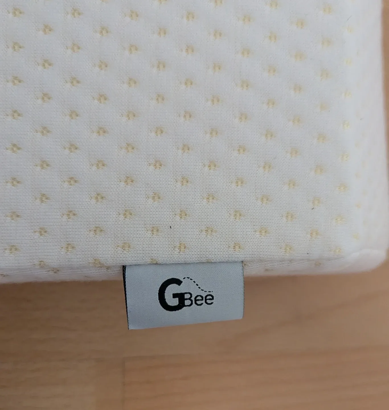Brand New G'Bee Orthopedic Memory Foam Pillow image indicator(3)