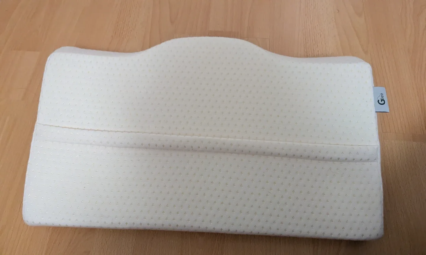 Brand New G'Bee Orthopedic Memory Foam Pillow image indicator(4)