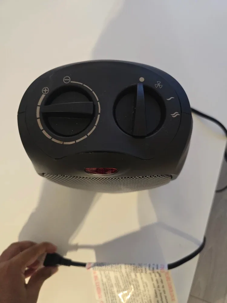 Amazon Basics Personal Space Heater - Black image indicator(2)