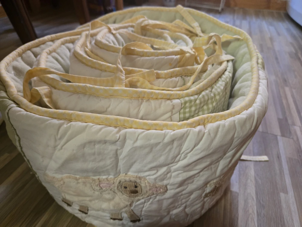 White & Yellow Baby Crib Bumper - photo 2