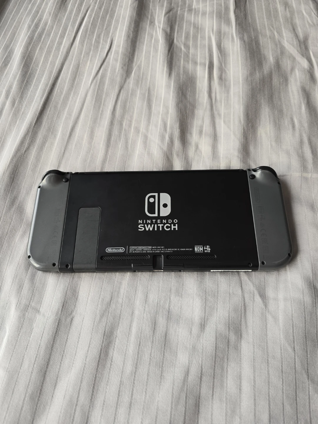 Nintendo Switch Console - Grey Joycons - photo 2