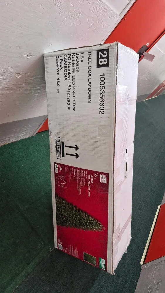 Jackson Noble Fir 7.5 ft LED Pre-Lit Tree - New