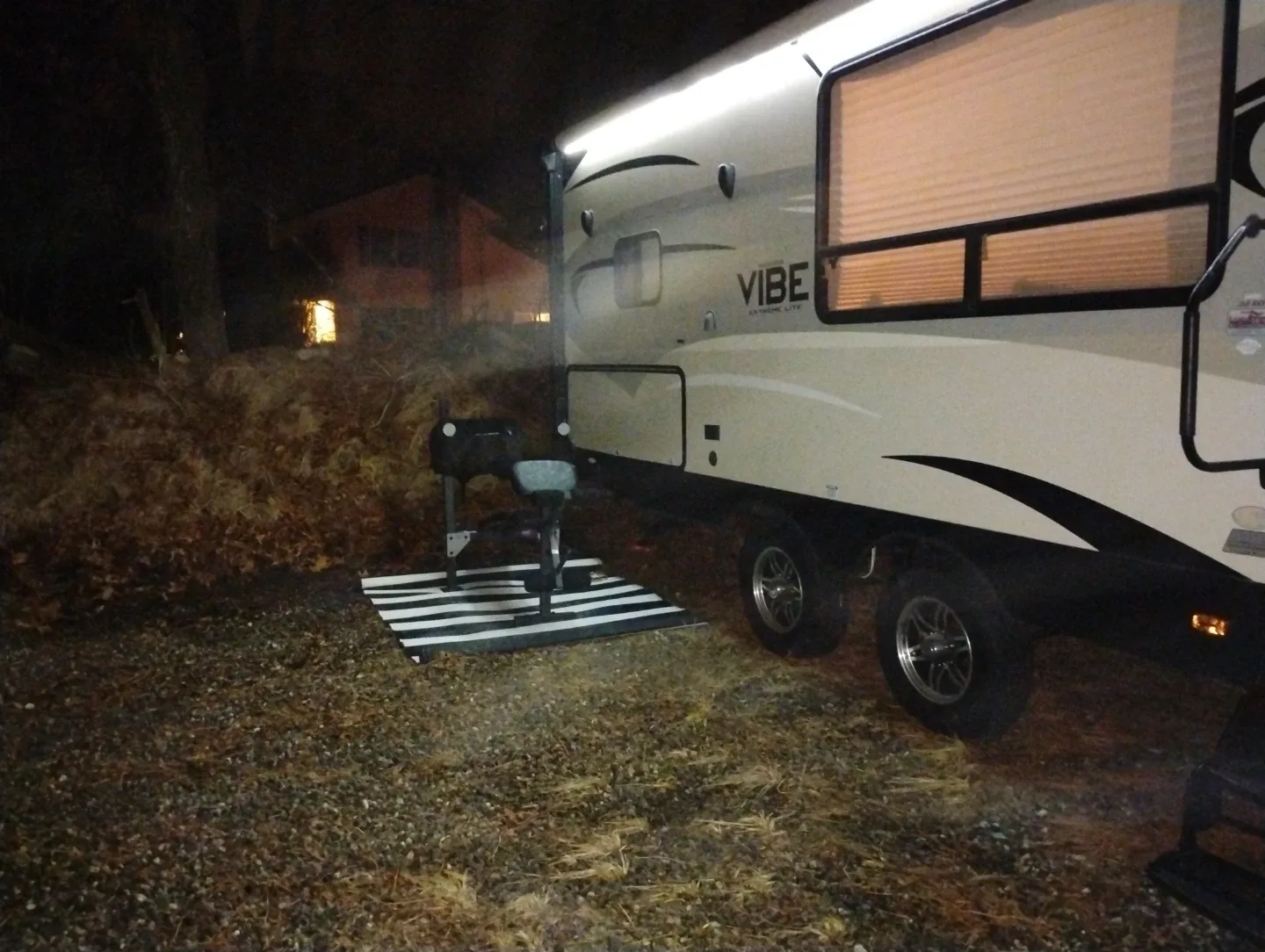 Vibe Extreme Lite Travel Trailer image indicator(3)