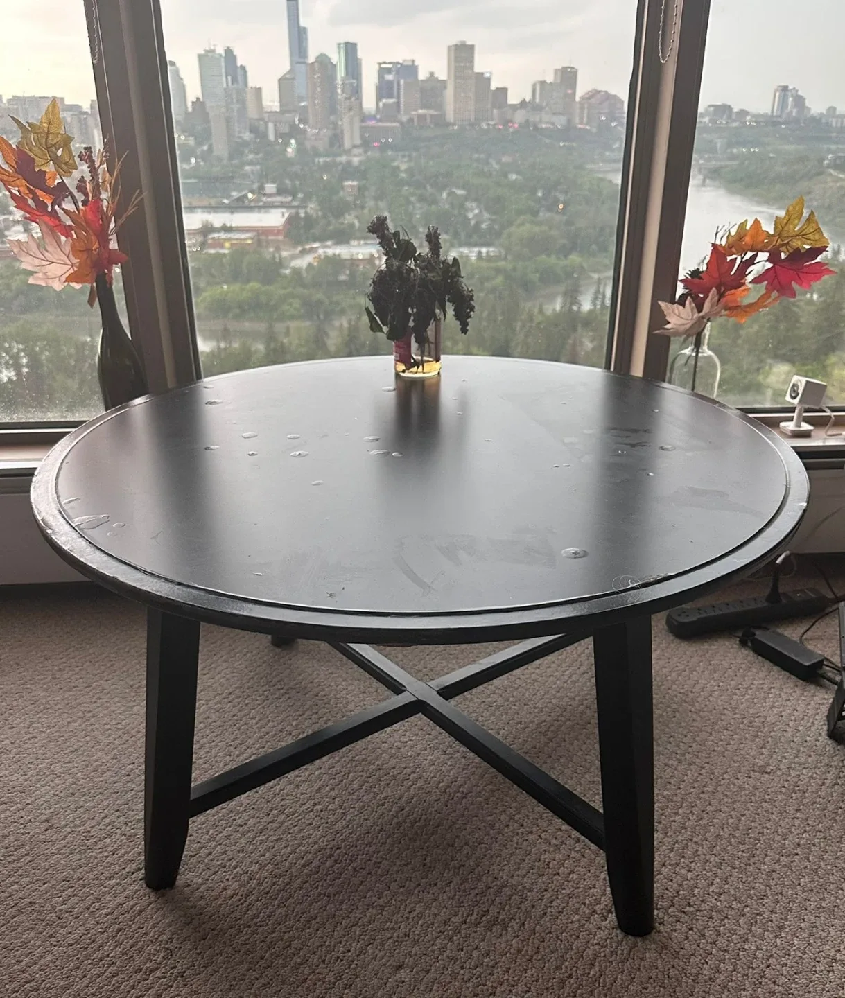 Round Black Table image indicator(2)