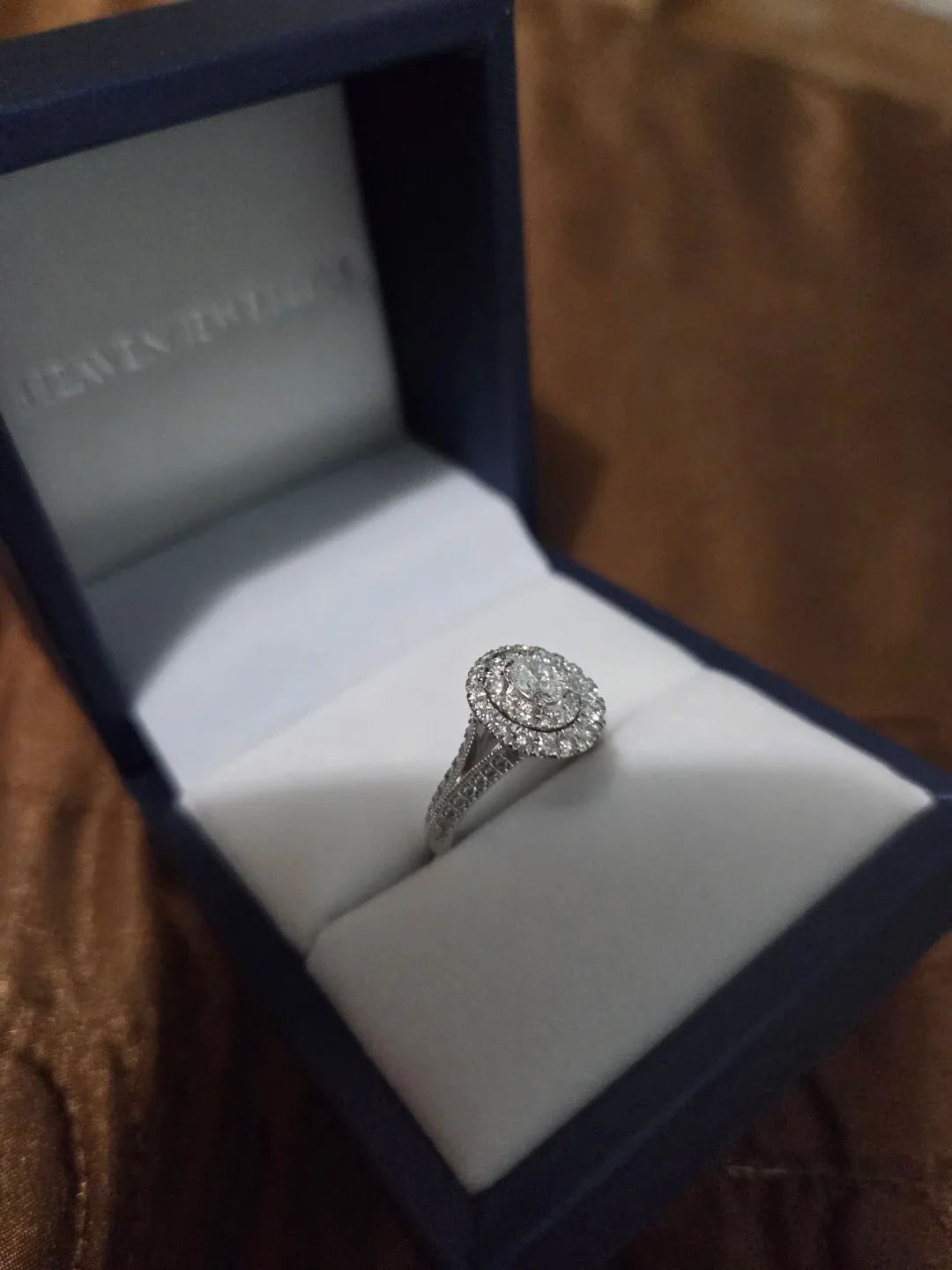 Diamond Engagement Ring image indicator(4)