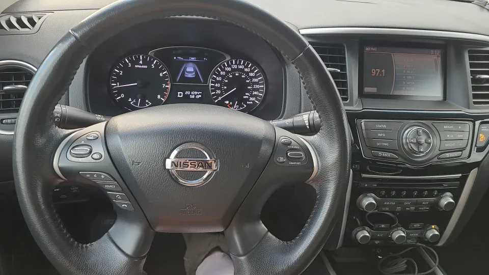 Nissan Pathfinder SUV s image indicator(7)