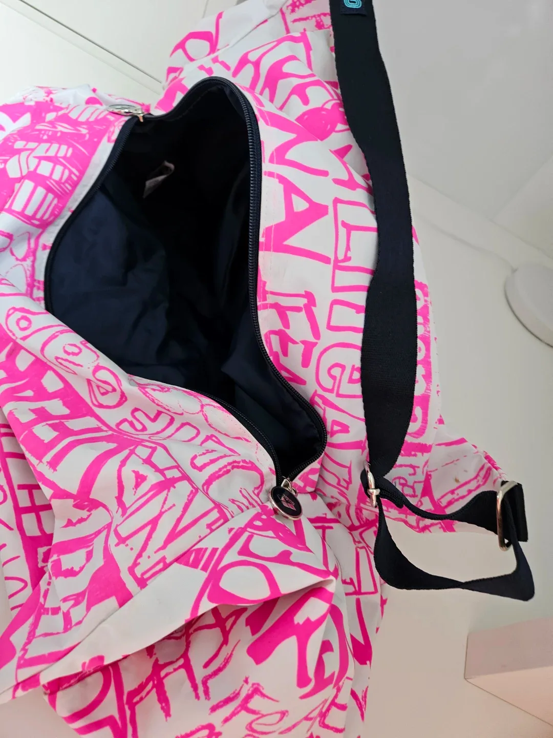 Arena Spiky III Gym Duffle Bag - Pink/White image indicator(6)