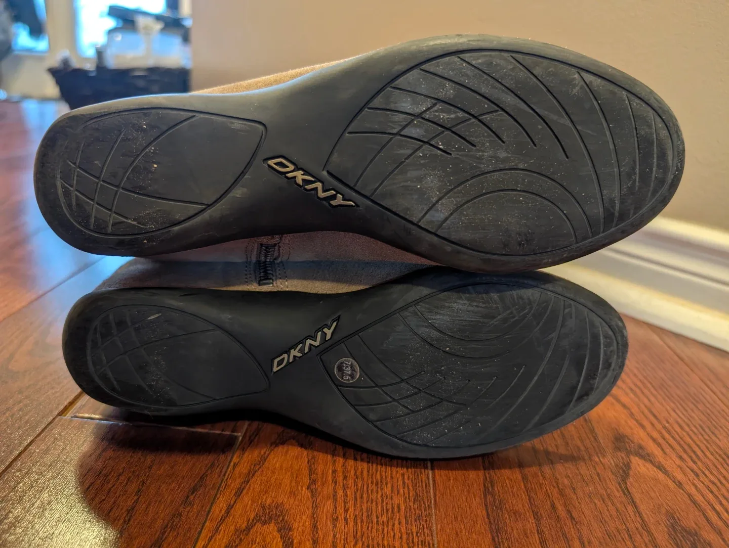 EUC - Women's DKNY Tall Knee High Suede Leather Boots Size 7 image indicator(4)