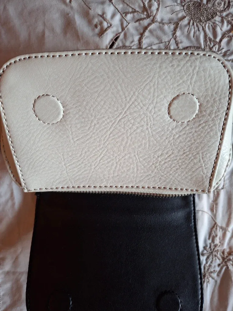 Matt & Nat Vegan Leather Pouch / Cosmetic Bag image indicator(9)