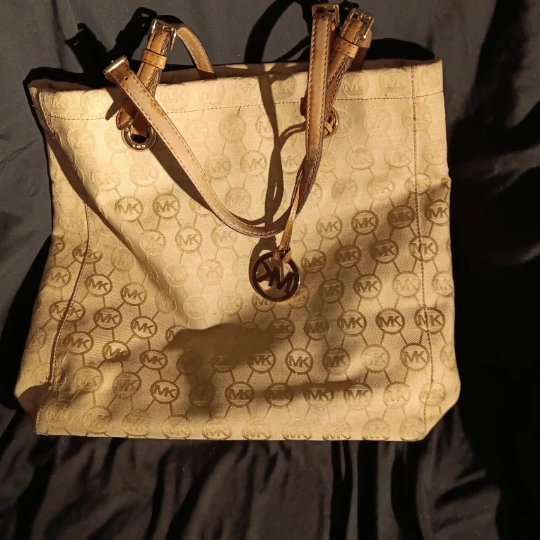 Michael Kors Tote Bag image indicator(2)
