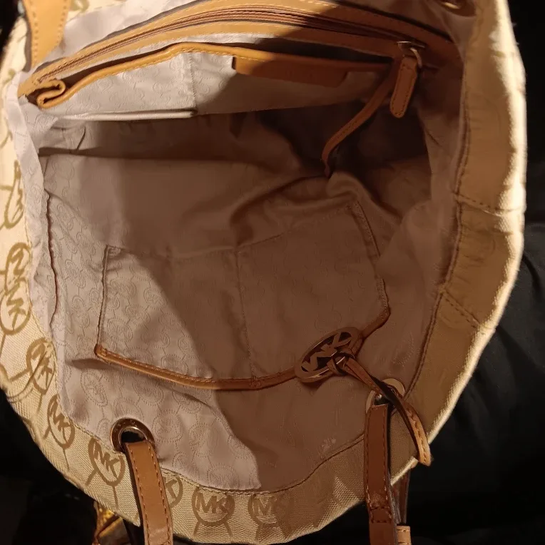 Michael Kors Tote Bag image indicator(4)