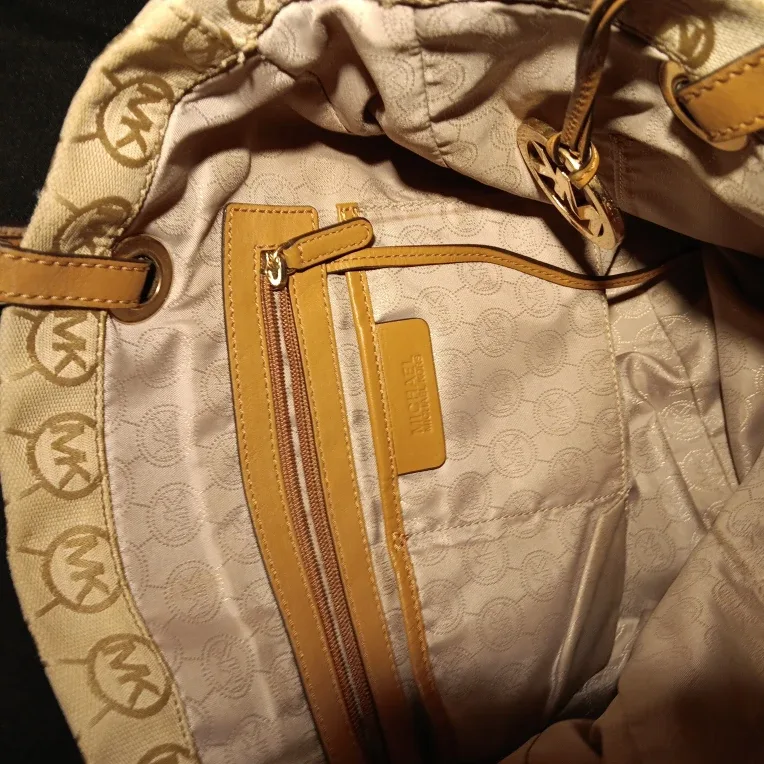 Michael Kors Tote Bag image indicator(5)