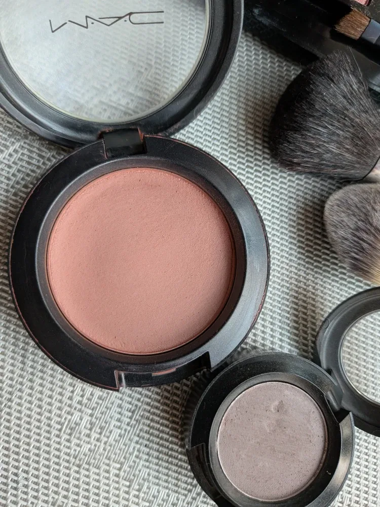 MAC Blush and Eyeshadow & Lancome brushes Lot used image indicator(10)