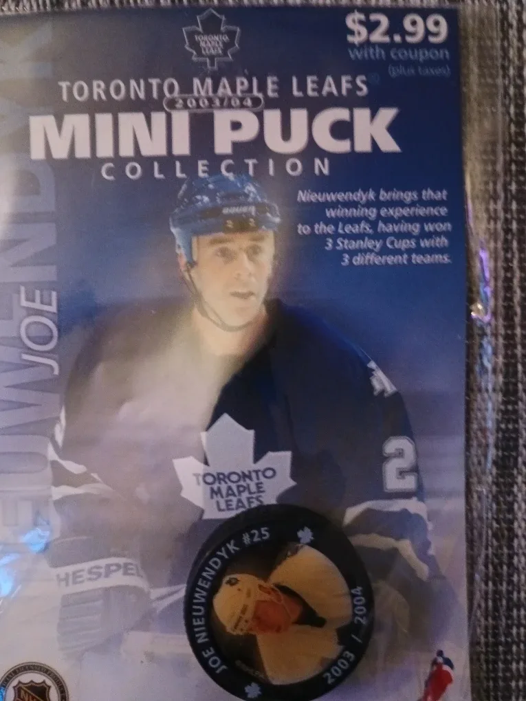 Toronto Maple Leafs Mini Puck Collection 2003/04 image indicator(4)
