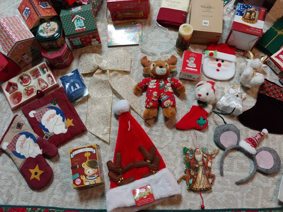 Huge Christmas Decor & Gift Bags Lot image indicator(2)