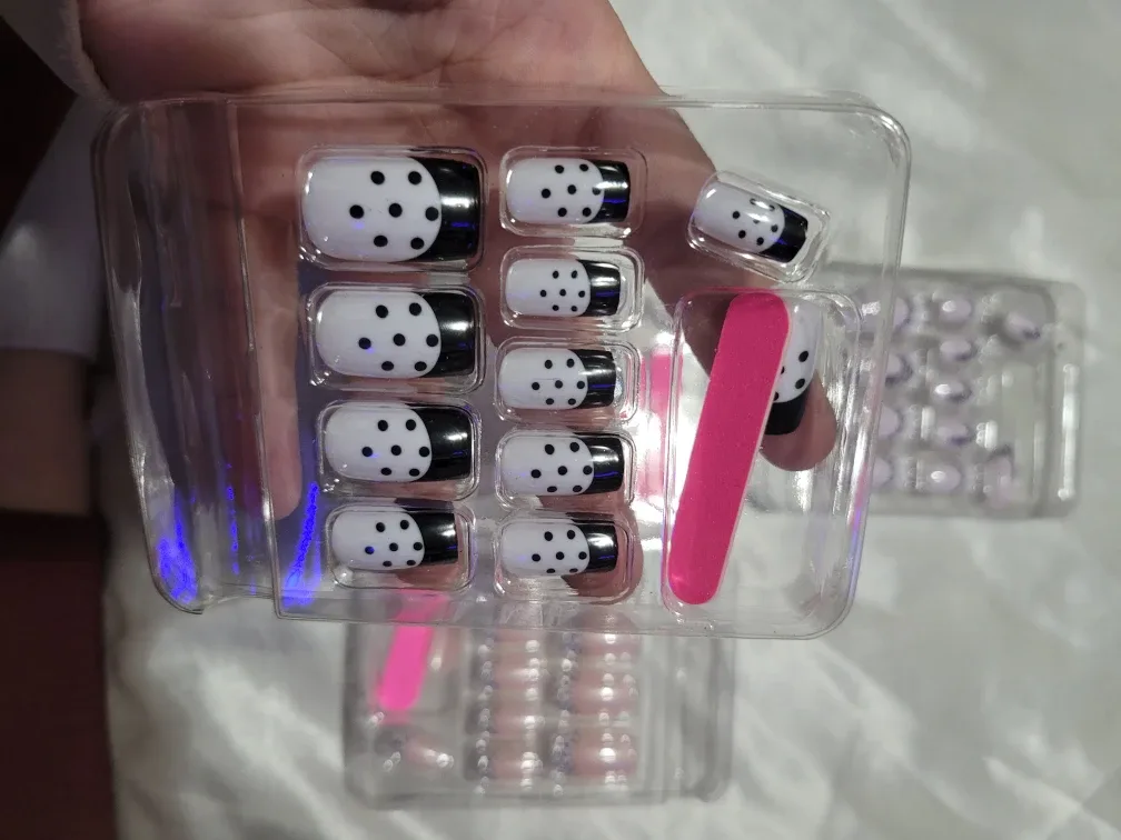 Press-on Nails Set - New in Package image indicator(4)