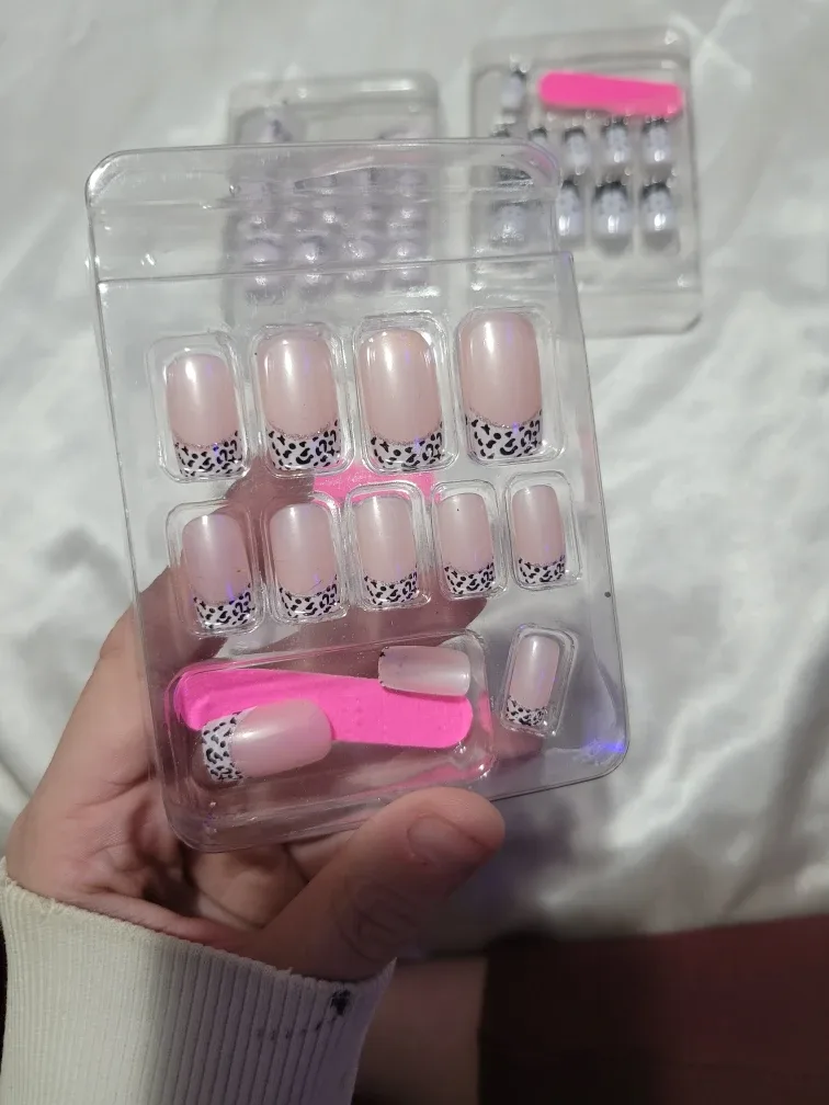Press-on Nails Set - New in Package image indicator(5)