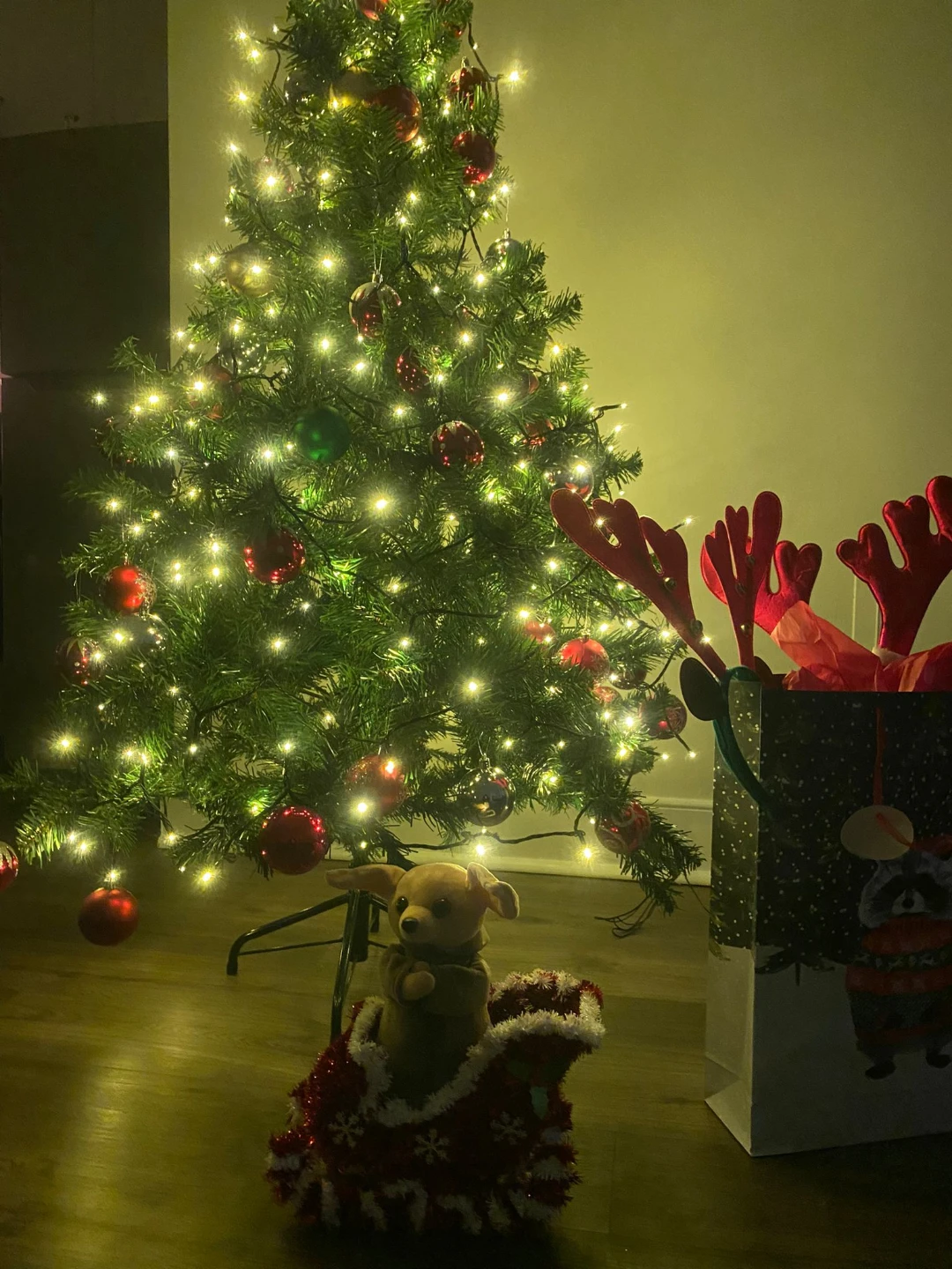 Christmas Tree, lights & Ornaments - 5Ft height