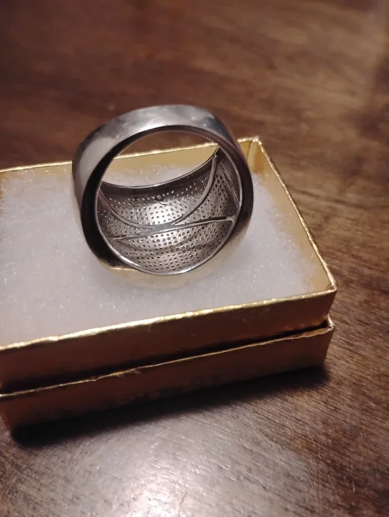 *Jumbo 10k white gold diamond ring image indicator(2)